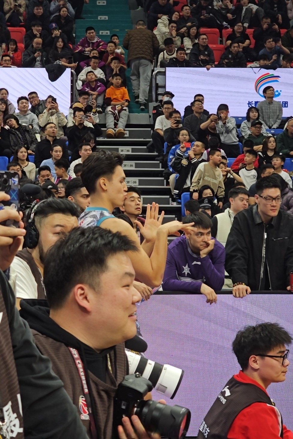 赛地聚焦——全明星赛赛前热度飙升；波士顿凯尔特人内部沟通；信心回归；控场能力受关注的简单介绍