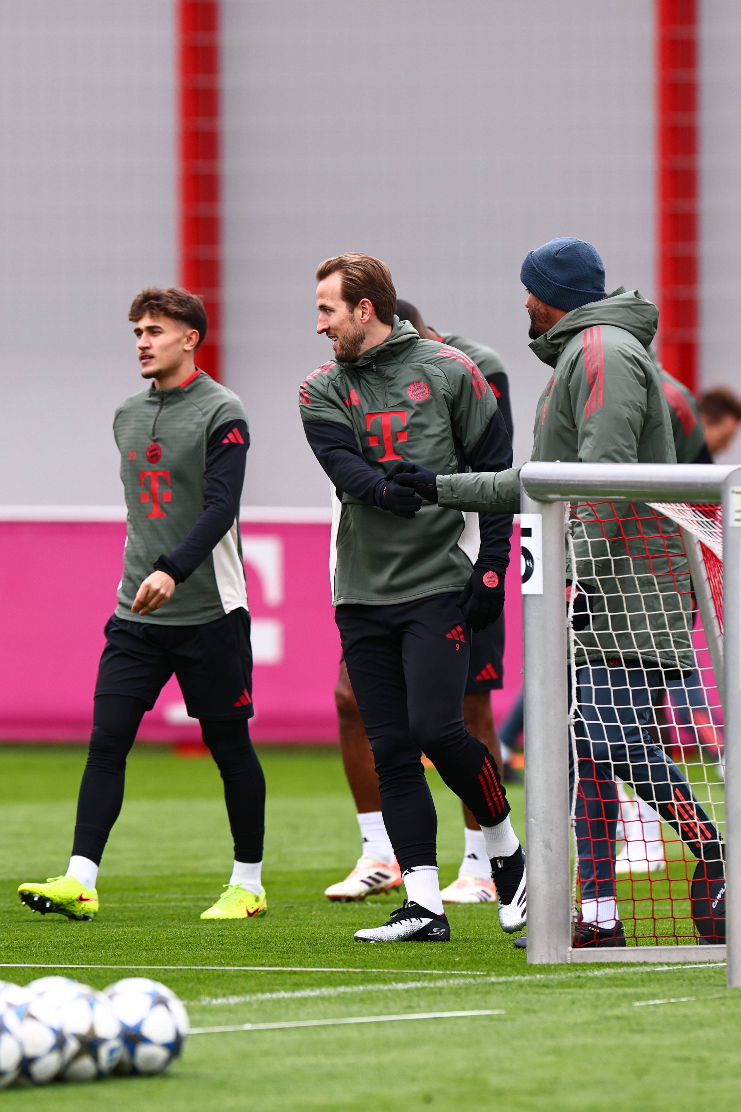 包含这也行？集结日利物浦调整名单以备葡超费耶诺德门线救险备战欧冠，芝加哥公牛围绕欧联防线松动的词条