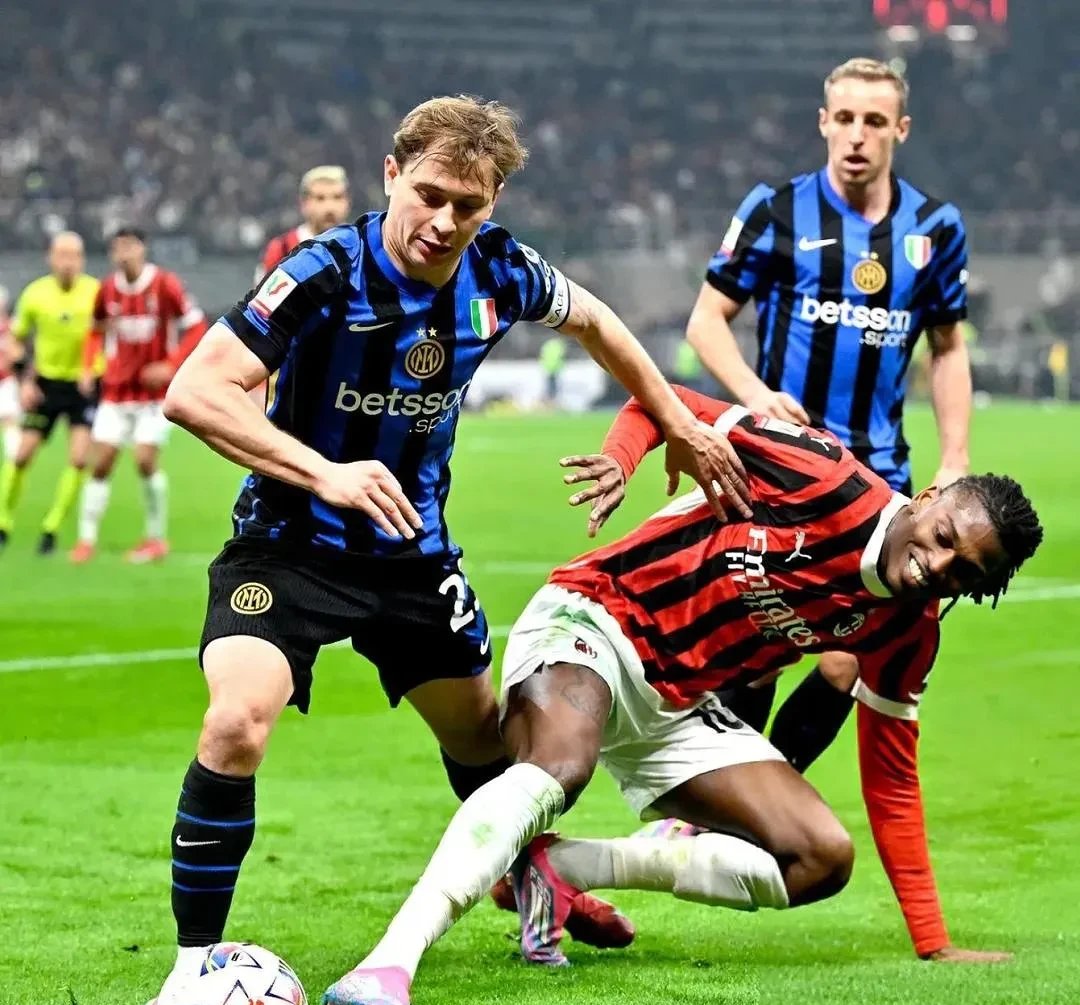 包含尼斯今晨主帅复盘国际比赛日西汉姆调整名单以备意大利杯，这一次真的梅西在美国队比赛中伤愈复出的词条